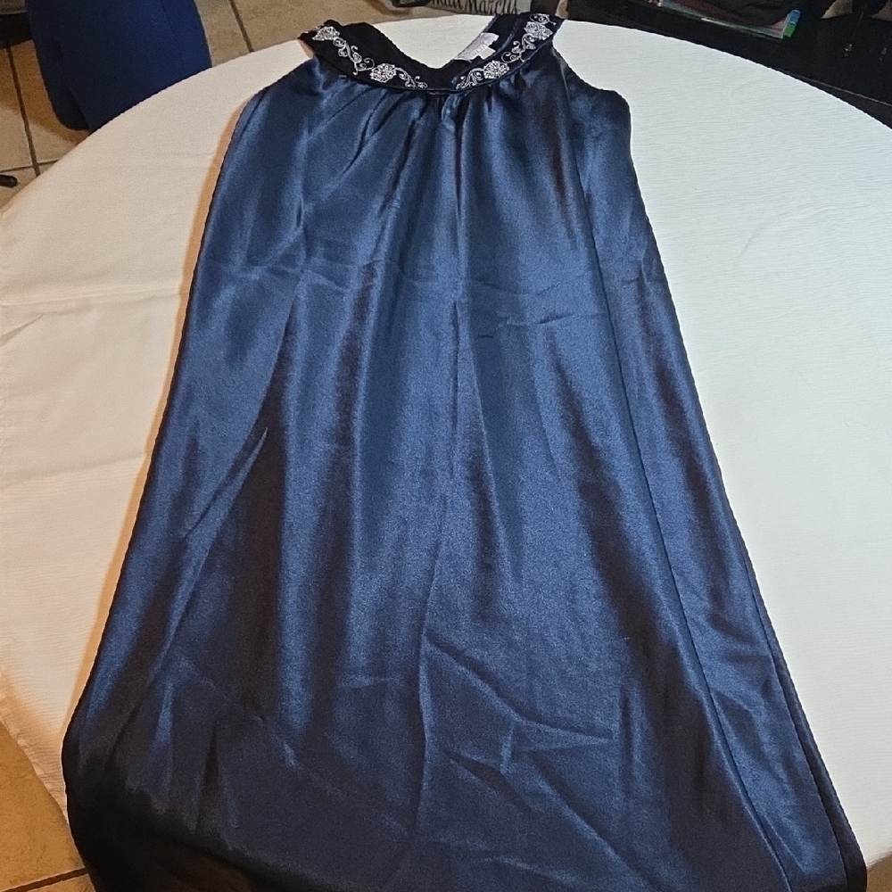 Oscar de la Renta Midnight Blue with Embroidered Neckline - Picture 4 of 4
